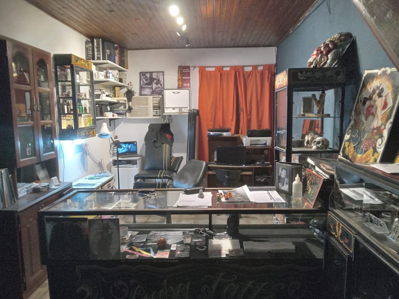 Interior del estudio Gaba Tattoo en Resistencia